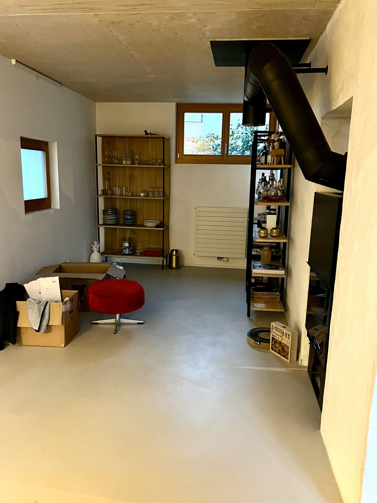 Pièce attenante à la cuisine actuelle où sera aménagé la cuisine. Pièce attenante à la cuisine actuelle où sera aménagé la cuisine. Mur porteur sera démoli partiellement